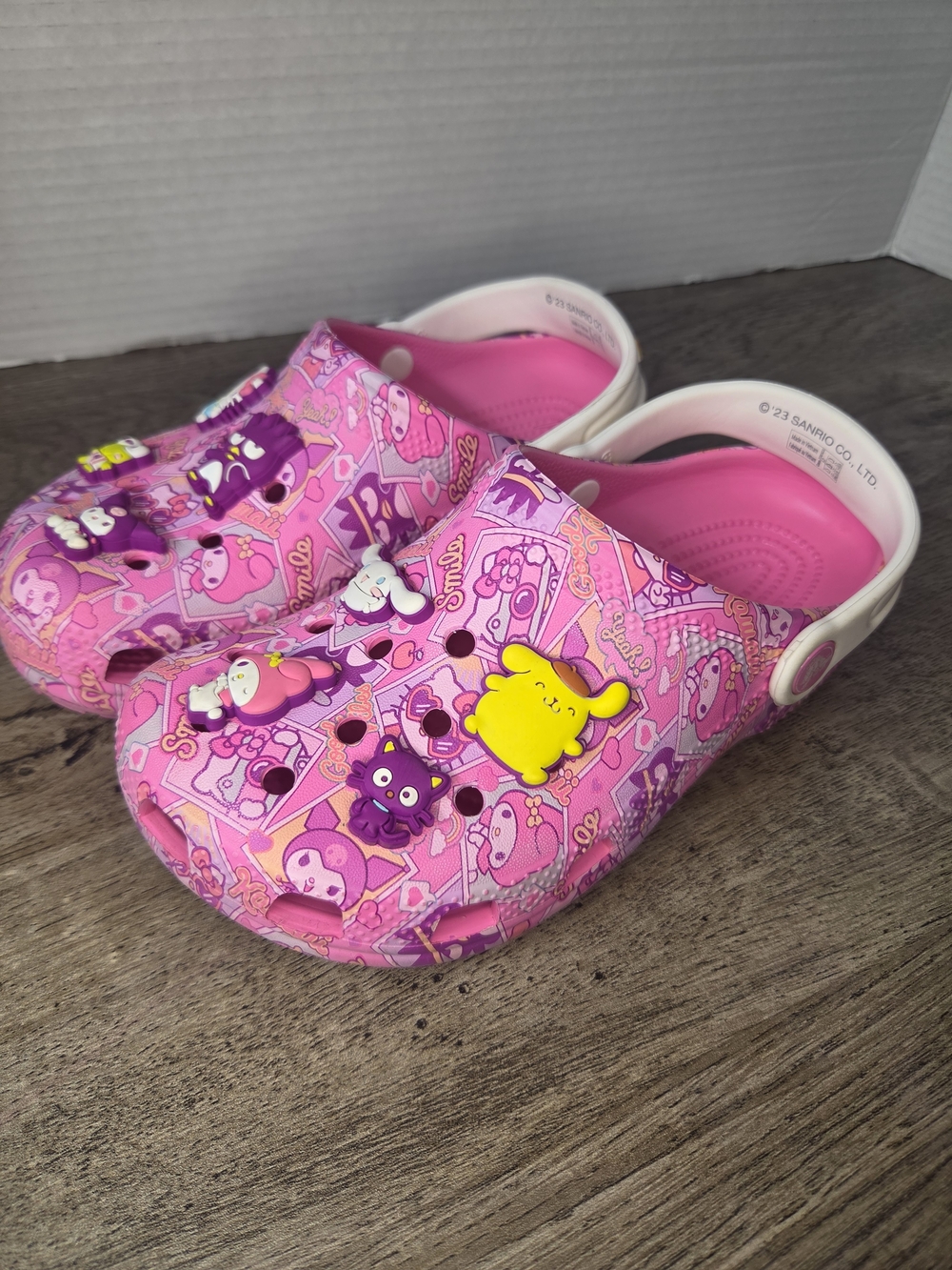 Hello Kitty Crocs - Picture 2 of 7